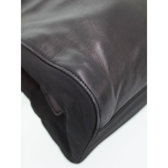 Prada Embossed Logo Chain Shoulder Bag Black - Picture 6 of 8